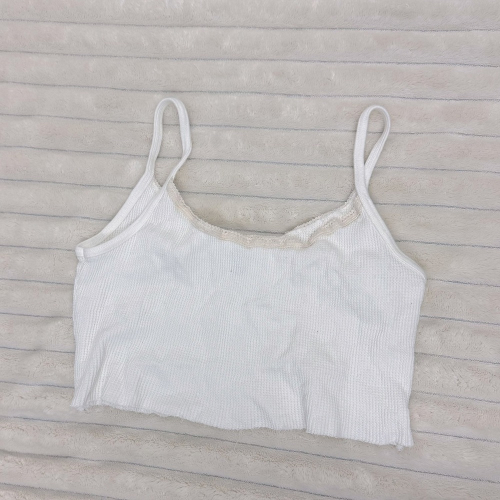 BRANDY MELVILLE  CUT OFF LACE TRIM TANK